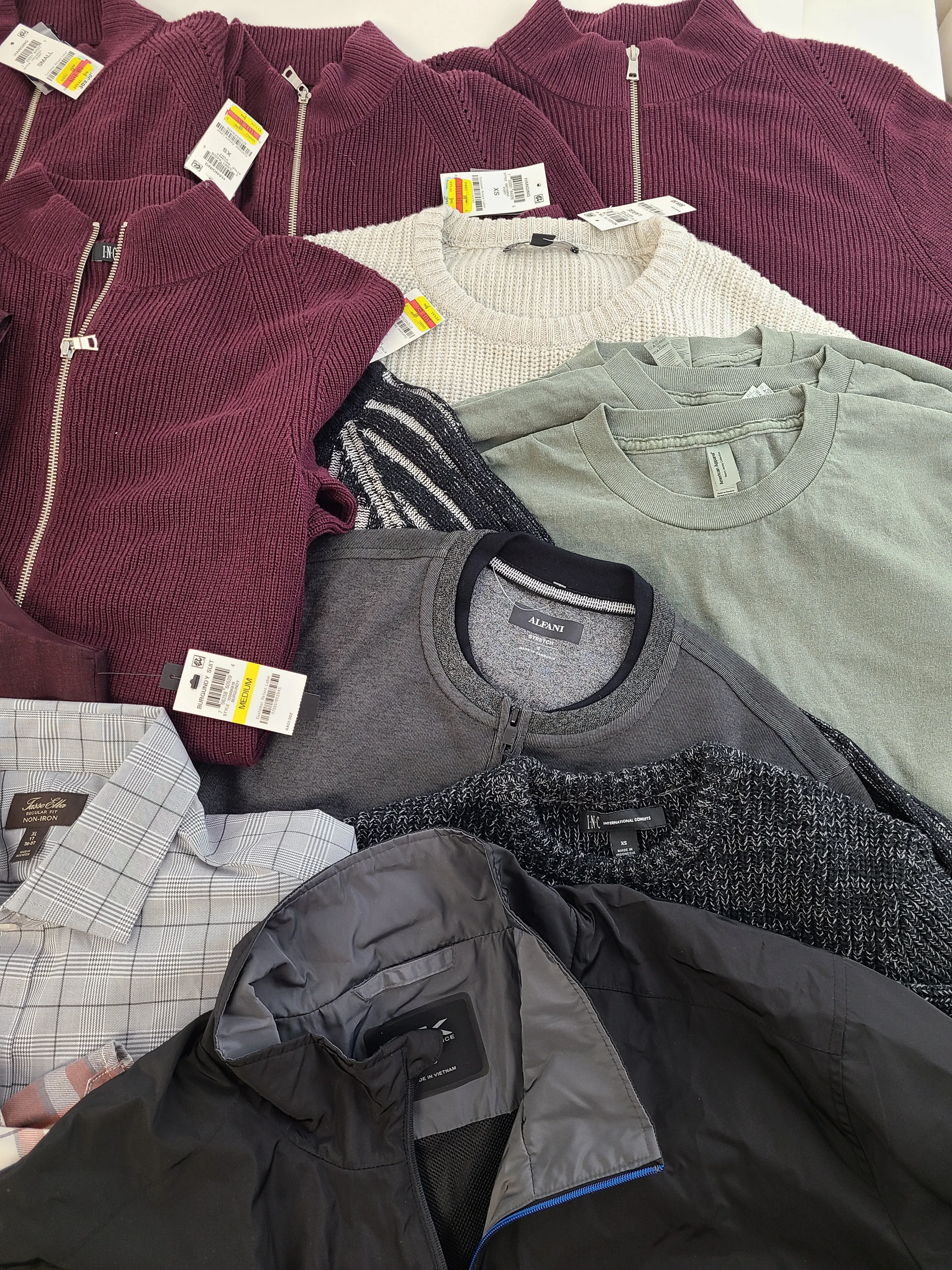 Men's Clothing Wholesale Lot Michael Kors, Levi's, Dylan Gray, Weatherproof Vintage, Tasso Elba, American Apparel, INC, Alfani and more, 25 Units, Shelf Pulls, MSRP $2,034.50