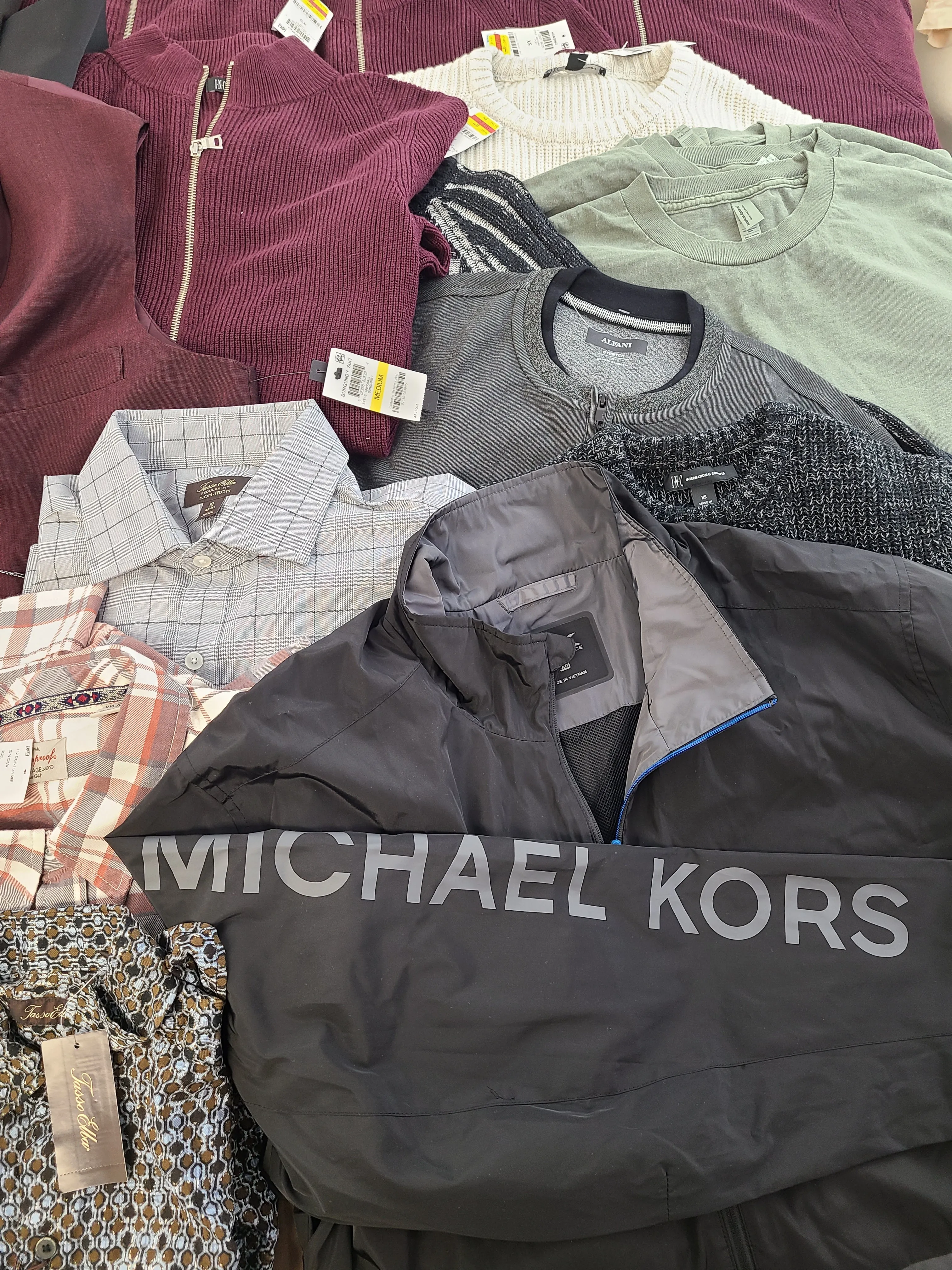 Men's Clothing Wholesale Lot Michael Kors, Levi's, Dylan Gray, Weatherproof Vintage, Tasso Elba, American Apparel, INC, Alfani and more, 25 Units, Shelf Pulls, MSRP $2,034.50