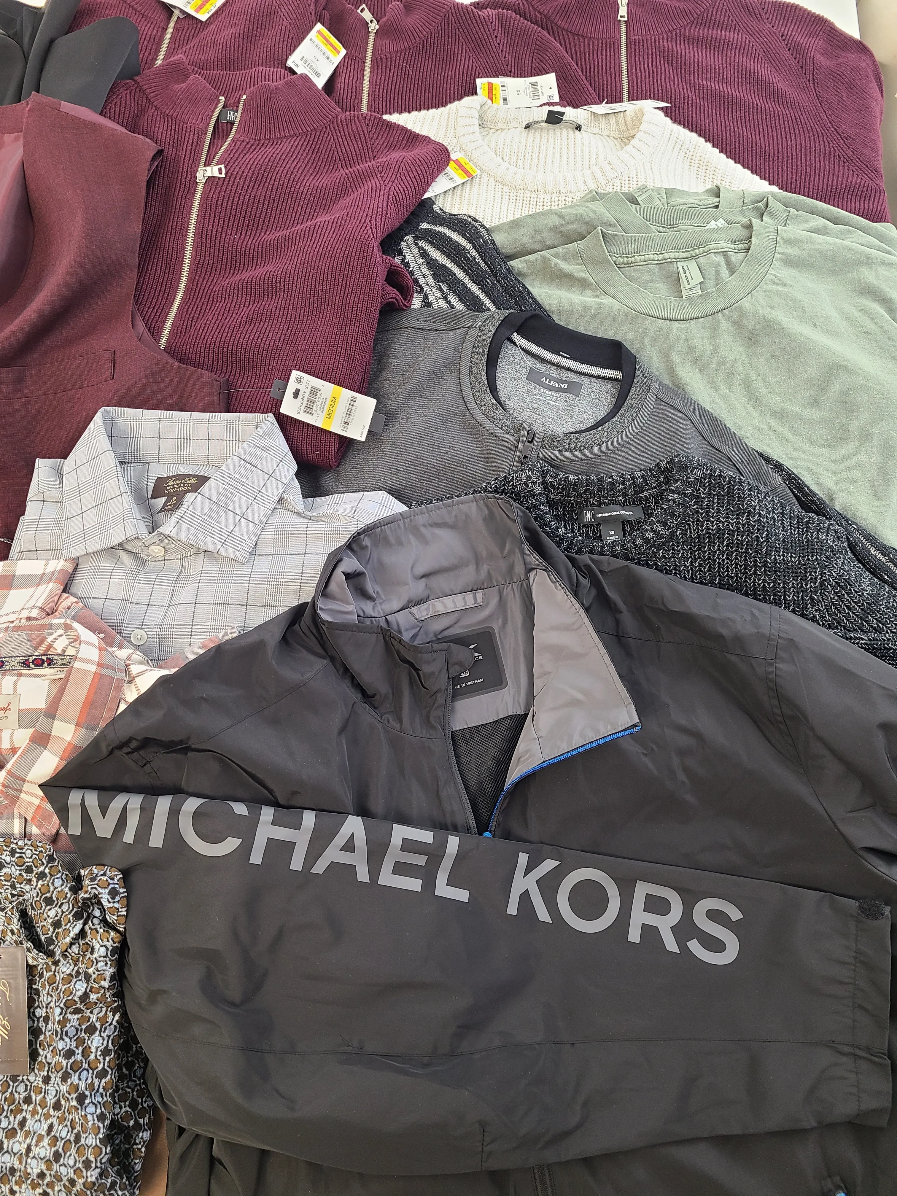 Men's Clothing Wholesale Lot Michael Kors, Levi's, Dylan Gray, Weatherproof Vintage, Tasso Elba, American Apparel, INC, Alfani and more, 25 Units, Shelf Pulls, MSRP $2,034.50
