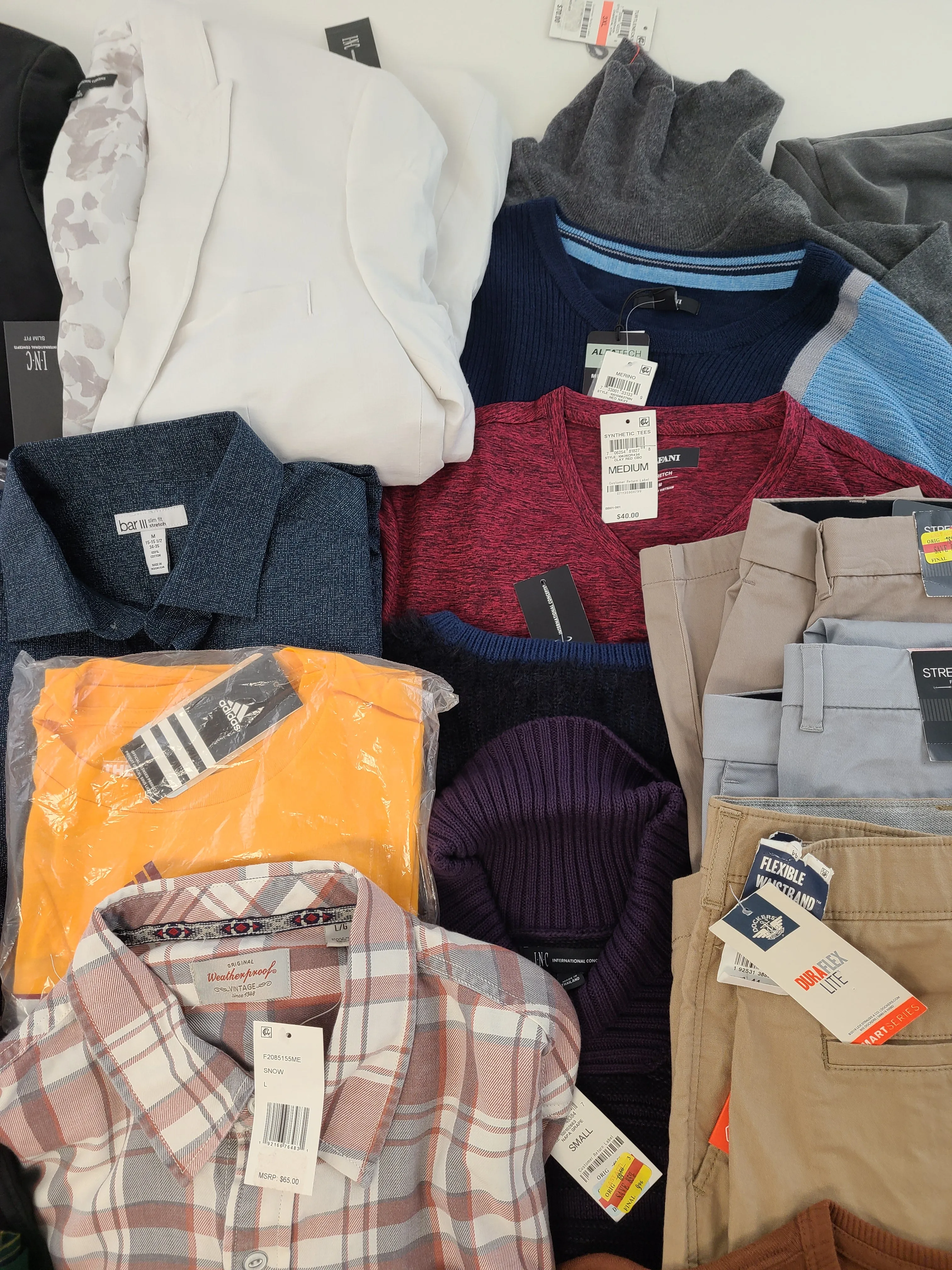 Men's Clothing Wholesale LotLevi's, Adidas, DKNY, Weatherproof Vintage, Dockers, American Apparel, Alfani, INC and more, 25 Units, Shelf Pulls, MSRP $1,632.49