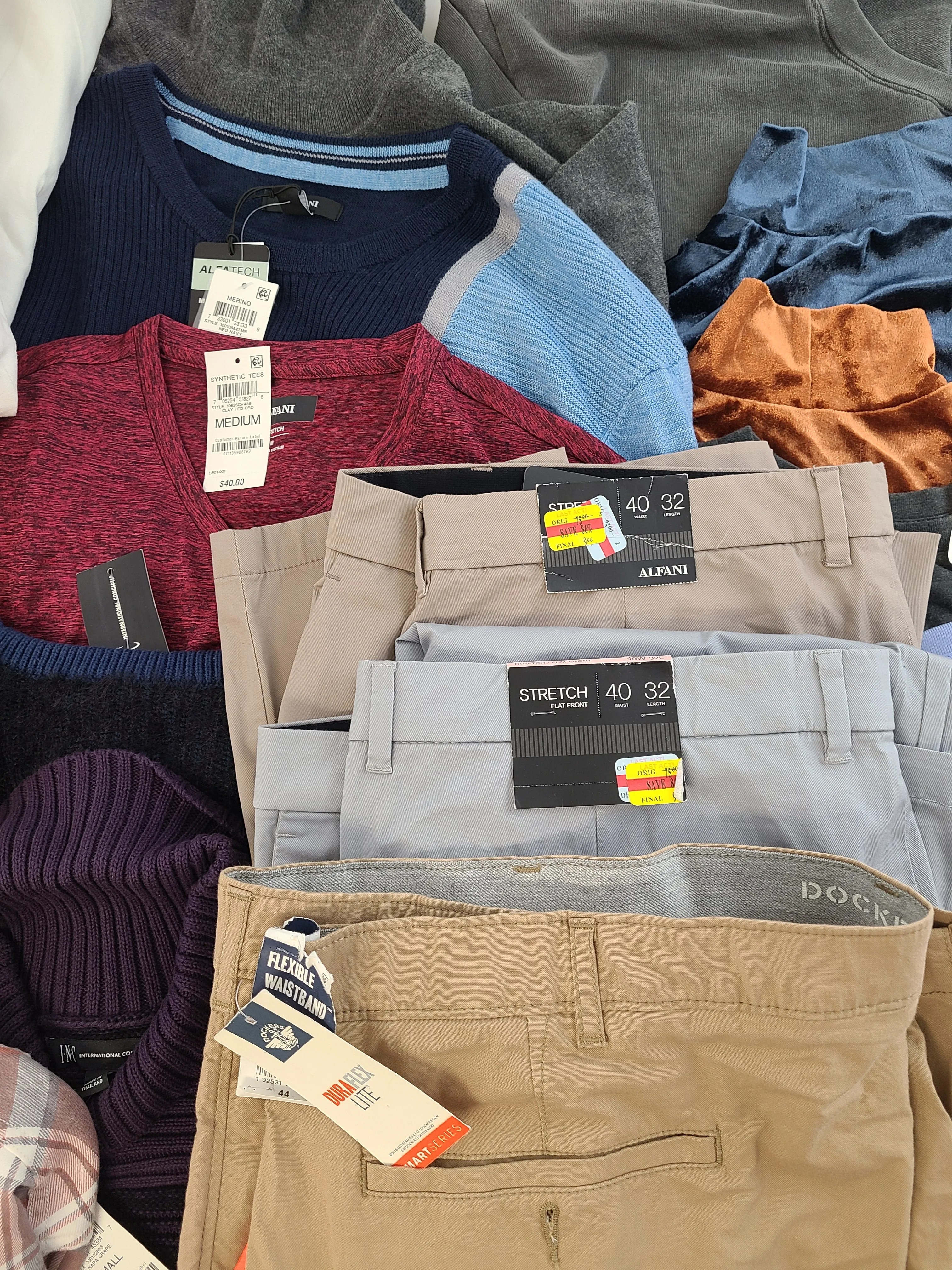 Men's Clothing Wholesale LotLevi's, Adidas, DKNY, Weatherproof Vintage, Dockers, American Apparel, Alfani, INC and more, 25 Units, Shelf Pulls, MSRP $1,632.49